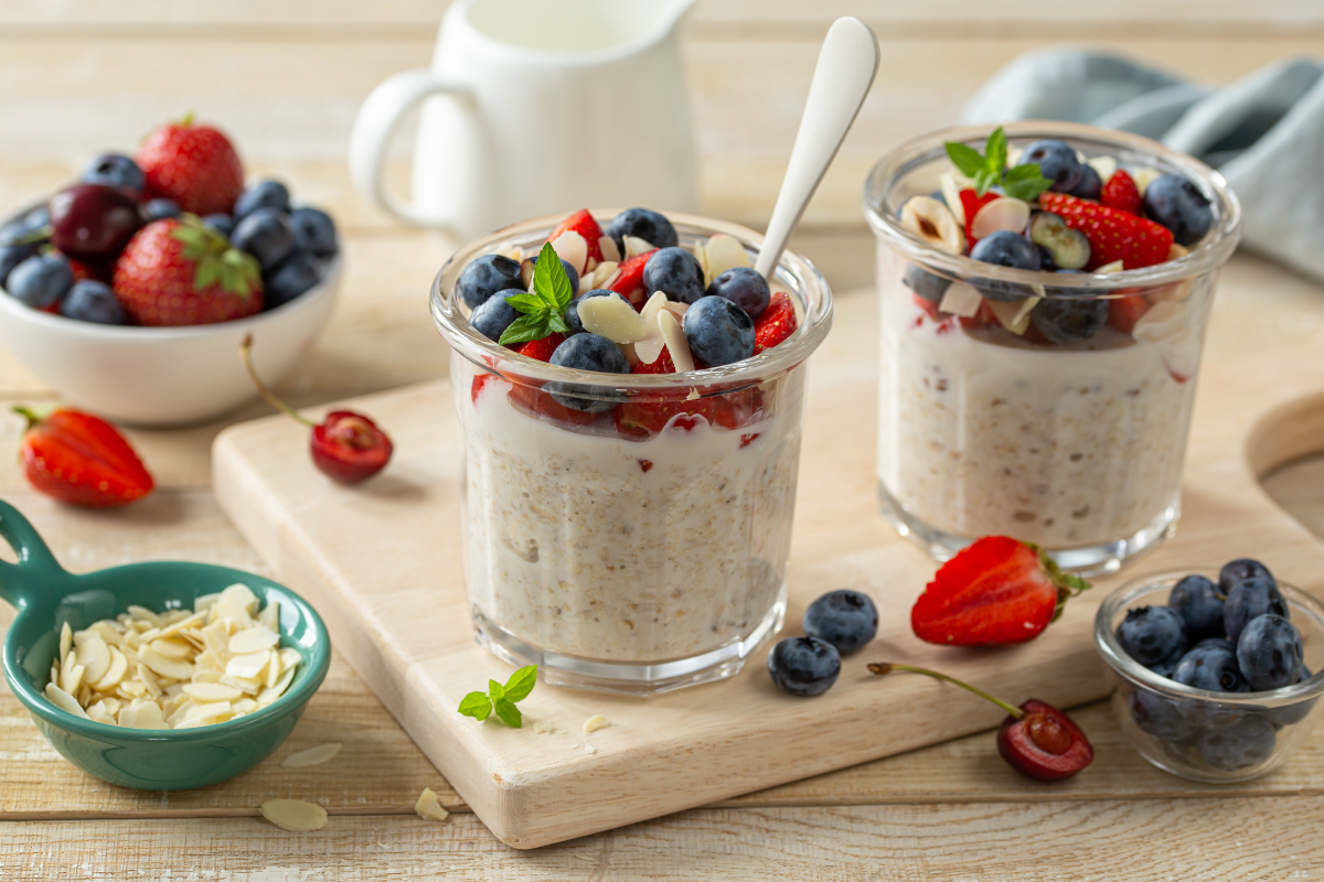 Step-by-step guide showing how to make high protein overnight oats with Greek yogurt, protein powder, and rolled oats.