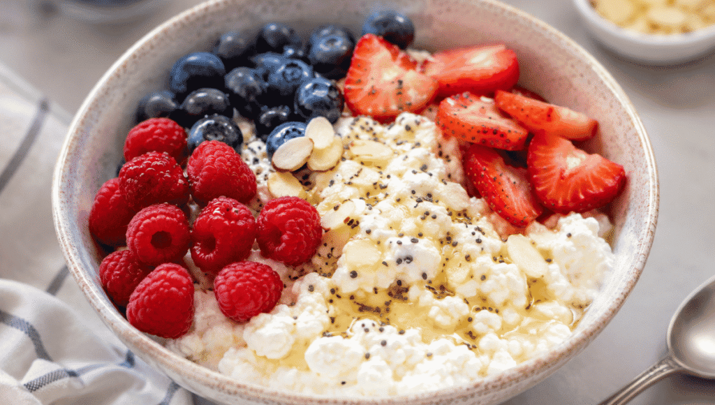 High-Protein Breakfast for Weight Loss with cottage cheese, fresh berries, and crunchy nuts.